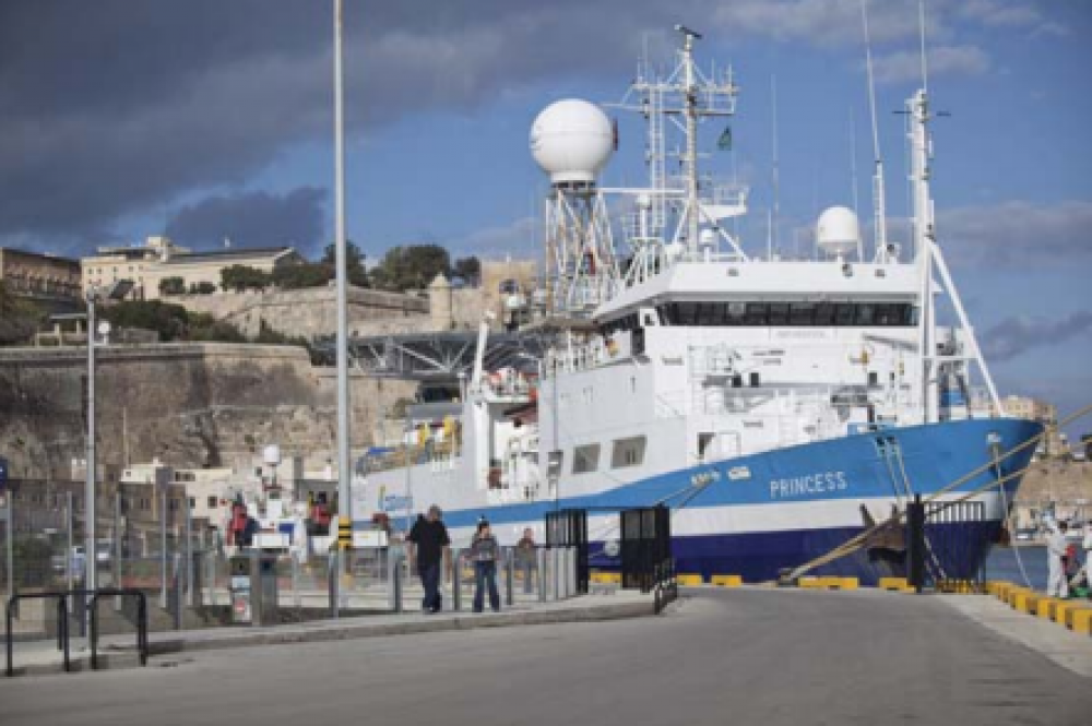 Arecont Vision Cameras Watch Cruise Ships Port in Historic Malta